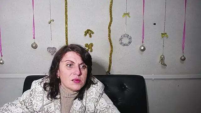 Snapshot of LuciaMii chatting on 01/15/25, 05:58 LuciaMii online show from 01/15/25, 05:58