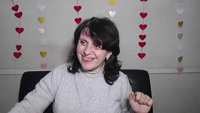 Snapshot of LuciaMii chatting on 02/11/25, 06:11 LuciaMii online show from 02/11/25, 06:11