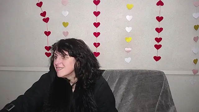 Snapshot of LuciaMii chatting on 02/15/25, 06:02 LuciaMii online show from 02/15/25, 06:02