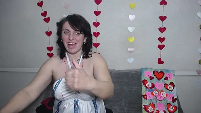 Snapshot of LuciaMii chatting on 02/15/25, 03:28 LuciaMii online show from 02/15/25, 03:28