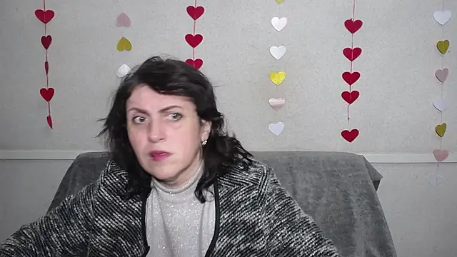 Snapshot of LuciaMii chatting on 02/19/25, 06:00 LuciaMii online show from 02/19/25, 06:00