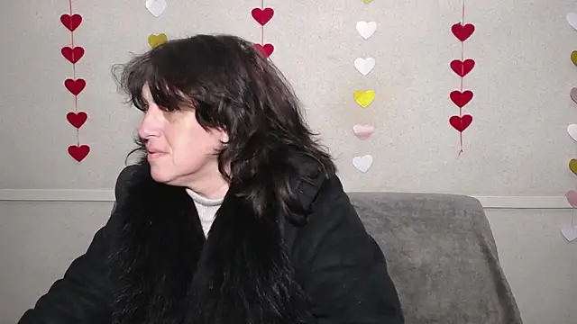Snapshot of LuciaMii chatting on 02/28/25, 01:47 LuciaMii online show from 02/28/25, 01:47