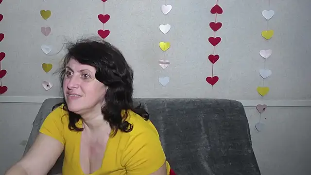 Snapshot of LuciaMii chatting on 03/11/25, 12:11 LuciaMii online show from 03/11/25, 12:11