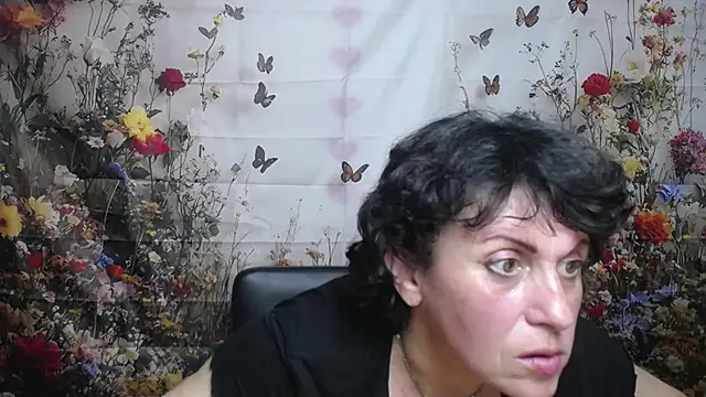 Snapshot of LuciaMii chatting on 09/25/25, 05:16 LuciaMii online show from 09/25/25, 05:16