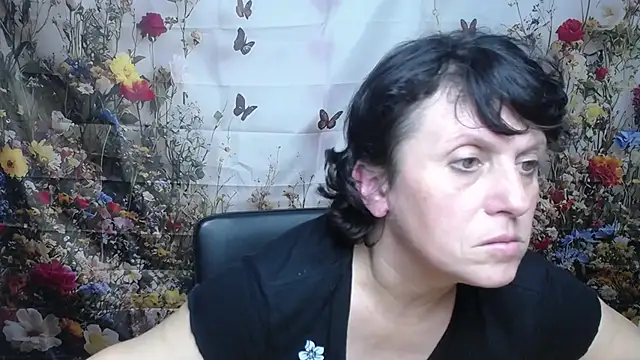 Snapshot of LuciaMii chatting on 09/30/25, 05:07 LuciaMii online show from 09/30/25, 05:07