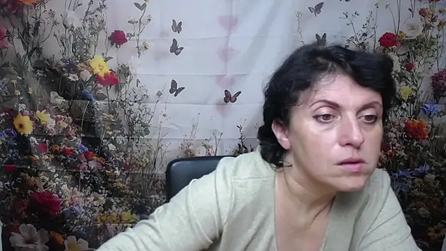 Snapshot of LuciaMii chatting on 10/07/25, 04:59 LuciaMii online show from 10/07/25, 04:59