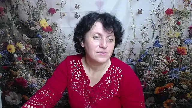 Snapshot of LuciaMii chatting on 10/11/25, 05:17 LuciaMii online show from 10/11/25, 05:17