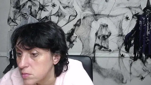 LuciaMii online show from 10/22/25, 05:02