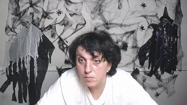 LuciaMii online show from 11/13/25, 06:07