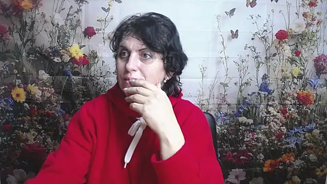 LuciaMii online show from 11/17/25, 05:52