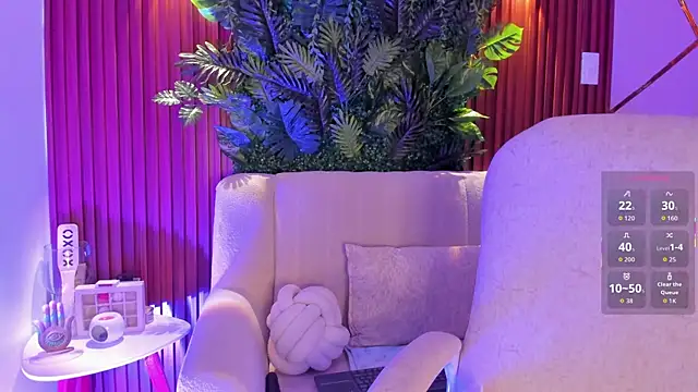 Snapshot of foxxxmegan chatting on 11/14/25, 04:06 foxxxmegan online show from 11/14/25, 04:06