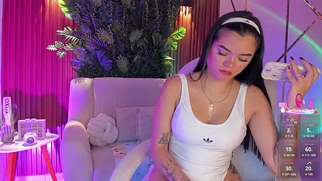 Snapshot of foxxxmegan chatting on 11/19/25, 06:08 foxxxmegan online show from 11/19/25, 06:08