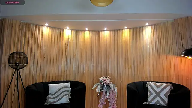 Snapshot of ValeriaVelvet chatting on 12/15/25, 12:20 ValeriaVelvet online show from 12/15/25, 12:20