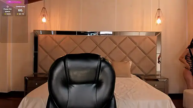 Snapshot of ValeriaVelvet chatting on 12/22/25, 12:24 ValeriaVelvet online show from 12/22/25, 12:24