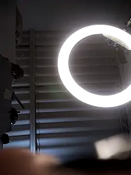 Linda Lars online show from 10/24/25, 03:14