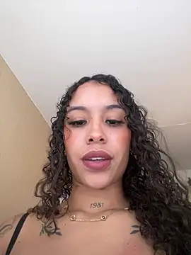 Snapshot of MarieLeon chatting on 05/16/26, 07:56 MarieLeon online show from 05/16/26, 07:56