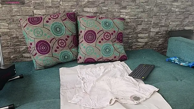 anellejones online show from 02/11/26, 08:14