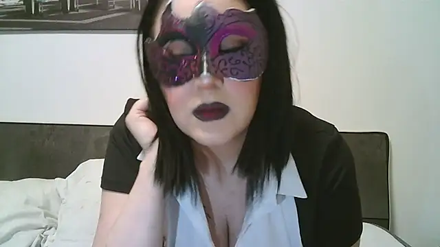 LaDamaNeraa online show from 10/20/25, 12:38