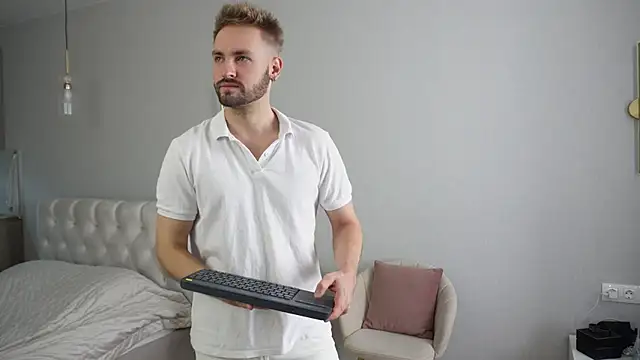 Nik Sharp online show from 04/14/26, 08:31