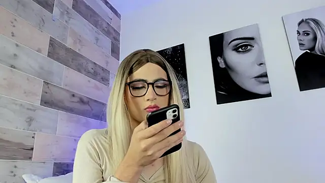 Snapshot of JESSI_NAOMI chatting on 01/11/25, 08:33 JESSI NAOMI online show from 01/11/25, 08:33