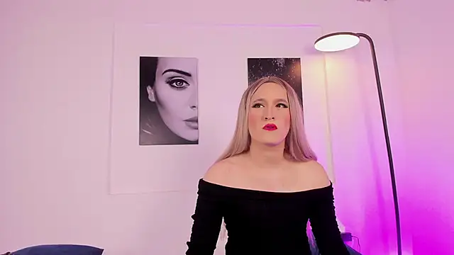 Snapshot of JESSI_NAOMI chatting on 02/20/25, 12:52 JESSI NAOMI online show from 02/20/25, 12:52