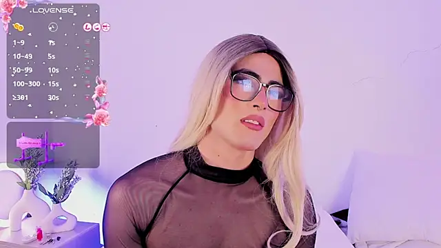 Snapshot of JESSI_NAOMI chatting on 03/05/25, 05:29 JESSI NAOMI online show from 03/05/25, 05:29