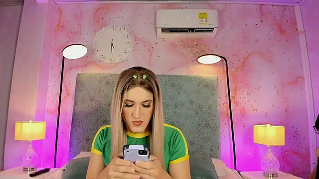 Snapshot of JESSI_NAOMI chatting on 11/07/25, 12:32 JESSI NAOMI online show from 11/07/25, 12:32