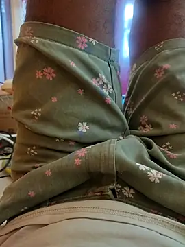 Snapshot of boy_BeardGallery chatting on 10/10/25, 04:00 boy BeardGallery online show from 10/10/25, 04:00