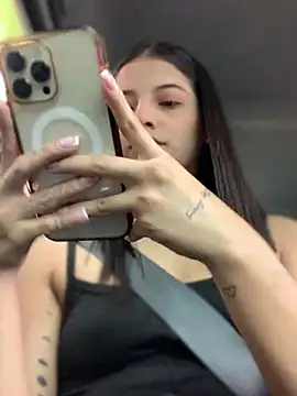 Snapshot of Arilw chatting on 03/10/25, 01:21 Arilw online show from 03/10/25, 01:21