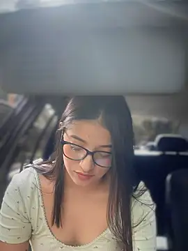 Snapshot of Arilw chatting on 03/18/25, 02:04 Arilw online show from 03/18/25, 02:04