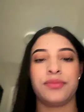 Snapshot of Arilw chatting on 10/23/25, 02:05 Arilw online show from 10/23/25, 02:05