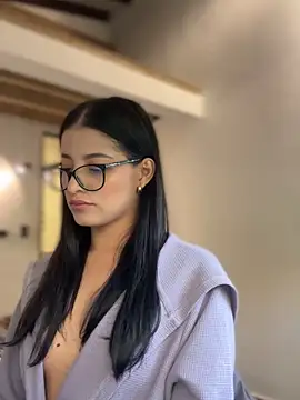 Snapshot of Arilw chatting on 11/04/25, 12:15 Arilw online show from 11/04/25, 12:15