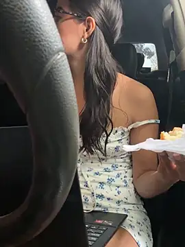 Snapshot of Arilw chatting on 11/22/25, 12:26 Arilw online show from 11/22/25, 12:26