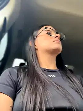 Snapshot of Arilw chatting on 11/28/25, 03:04 Arilw online show from 11/28/25, 03:04