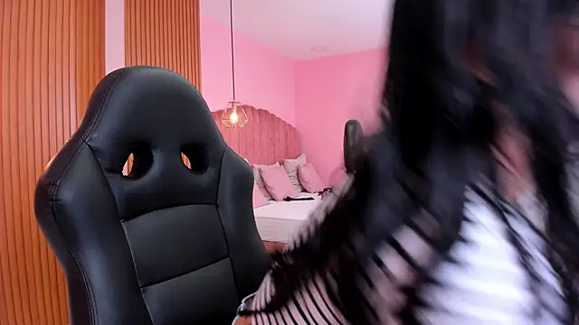 ariel jonees online show from 01/13/25, 05:02