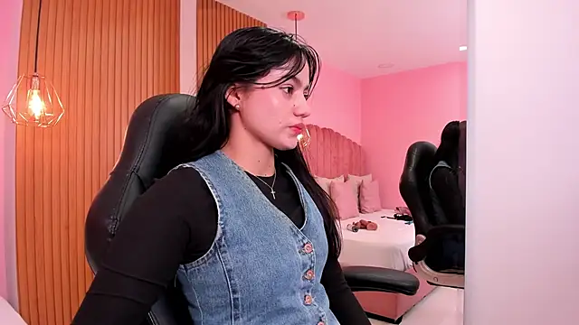 ariel jonees online show from 01/21/25, 05:09