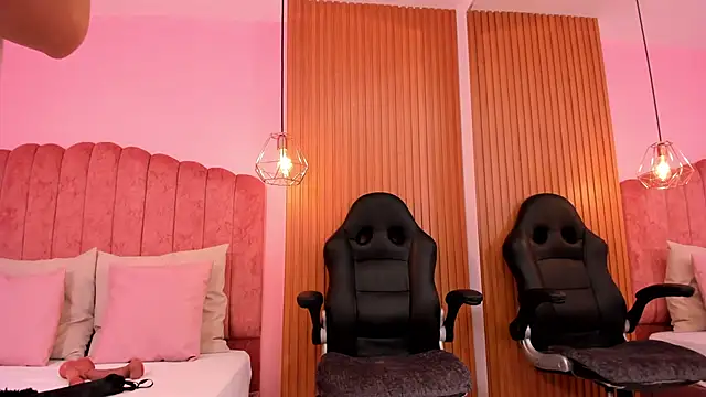 ariel jonees online show from 01/30/25, 05:39