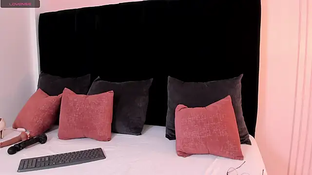 ariel jonees online show from 10/06/25, 05:32