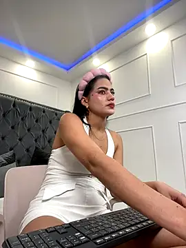 ariel jonees online show from 12/14/25, 05:13