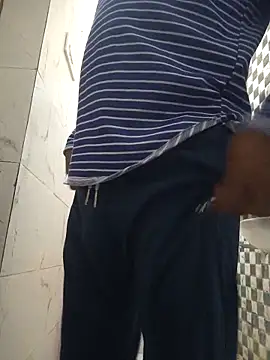 Snapshot of Shubuu__x chatting on 02/18/26, 10:55 Shubuu x online show from 02/18/26, 10:55