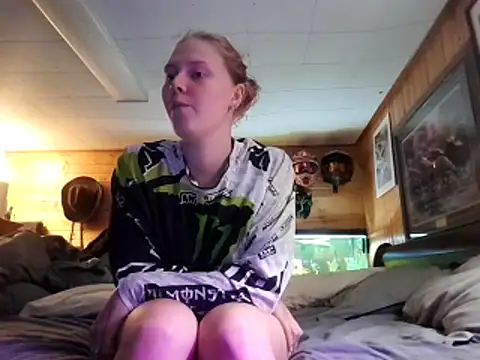 Snapshot of Ryan_and_Aurora chatting on 05/14/26, 01:29 Ryan and Aurora online show from 05/14/26, 01:29