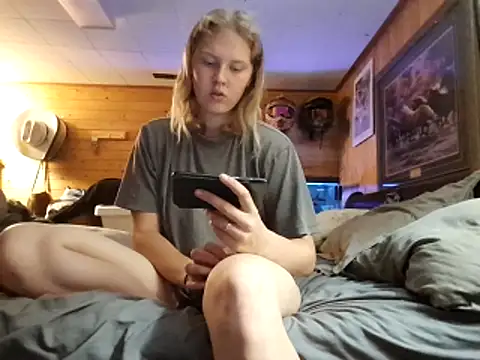 Snapshot of Ryan_and_Aurora chatting on 06/15/26, 10:01 Ryan and Aurora online show from 06/15/26, 10:01