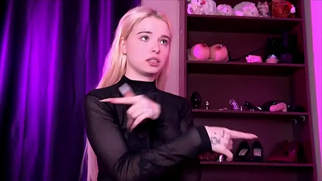 MisssLola online show from 01/05/25, 07:28