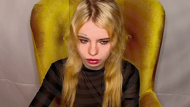 MisssLola online show from 10/26/25, 02:01