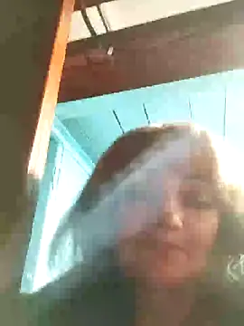 Snapshot of SweetLeila40 chatting on 12/27/24, 09:43 SweetLeila40 online show from 12/27/24, 09:43