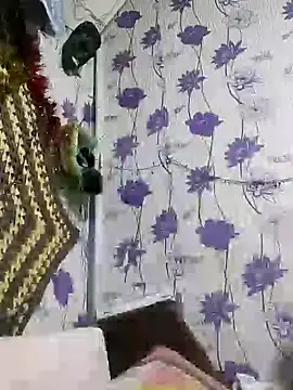 Snapshot of SweetLeila40 chatting on 01/02/25, 07:40 SweetLeila40 online show from 01/02/25, 07:40