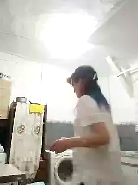 Snapshot of SweetLeila40 chatting on 01/03/25, 04:48 SweetLeila40 online show from 01/03/25, 04:48