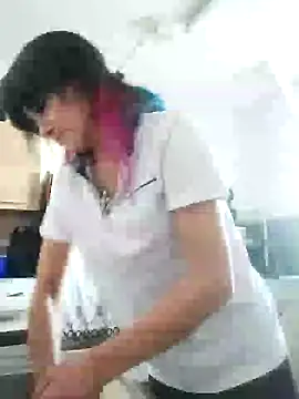 Snapshot of SweetLeila40 chatting on 01/04/25, 11:22 SweetLeila40 online show from 01/04/25, 11:22