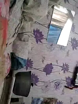 Snapshot of SweetLeila40 chatting on 01/08/25, 10:26 SweetLeila40 online show from 01/08/25, 10:26