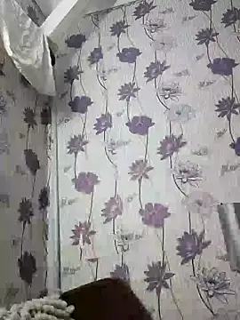 Snapshot of SweetLeila40 chatting on 02/14/25, 11:31 SweetLeila40 online show from 02/14/25, 11:31